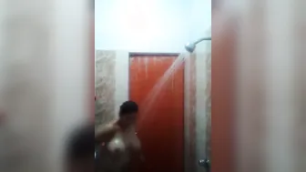 Busty Desi GF Bathing Naked Caught On Hidden Camera View