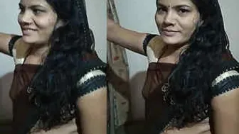 Delhi Housewife Flaunting Her Navel And Curves In Saree At Home
