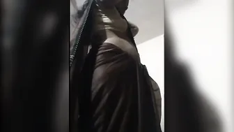 Delhi Housewife Flaunting Her Navel And Curves In Saree At Home