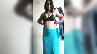 Desi Aunty Exposing Her Body To Boyfriend And Getting Naughty
