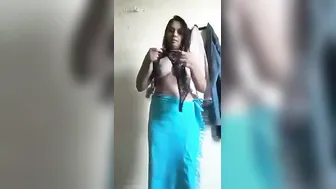 Desi Aunty Exposing Her Body To Boyfriend And Getting Naughty