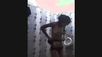 Naked GF Recording Herself Bathing For Her Man Solo