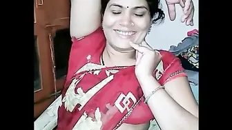 Desi Housewife Showing Off Her Sexy Navel And Teasing In Saree