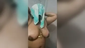 Busty Mallu Bhabhi Exposing Her Huge Melons For Her Secret Lover