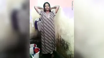 Mallu Aunty Filming Her Naked Bath For Hubby At Home Today