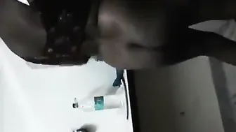 Married Aunty Exposing Her Big Boobs And Round Ass On Cam