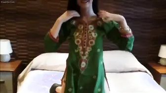 Married Couple Inviting Stranger For Threesome Submitting Live