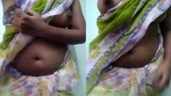 Indian GF Showing Her Tits And Pussy Wearing Her Saree