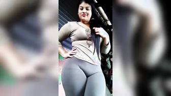 Busty GF Showing Off Her Juicy Pussy Shape On Camera