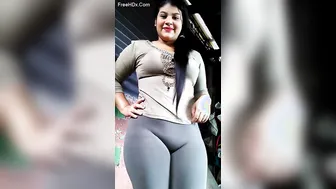 Busty GF Showing Off Her Juicy Pussy Shape On Camera