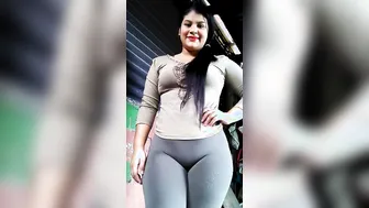Busty GF Showing Off Her Juicy Pussy Shape On Camera