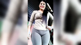 Busty GF Showing Off Her Juicy Pussy Shape On Camera