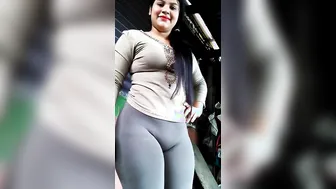 Busty GF Showing Off Her Juicy Pussy Shape On Camera