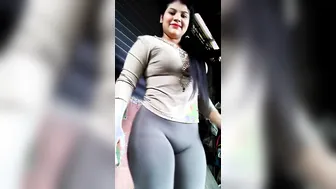 Busty GF Showing Off Her Juicy Pussy Shape On Camera