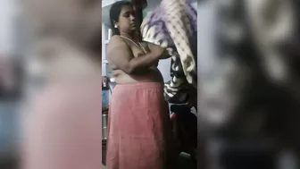 Horny Mallu Aunty Caught Changing Clothes Showing Her Sexy Body