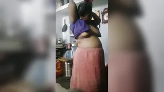Horny Mallu Aunty Caught Changing Clothes Showing Her Sexy Body