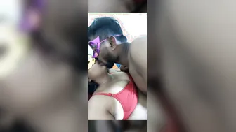 Desi Milf Playing With Herself On Live Stream Getting Horny