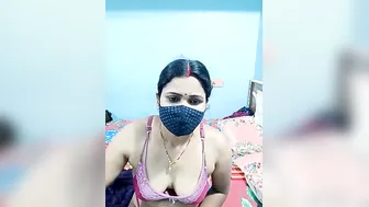 Morning Tease With Hot Indian Aunty Revealing Her Sexy Body