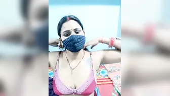 Morning Tease With Hot Indian Aunty Revealing Her Sexy Body