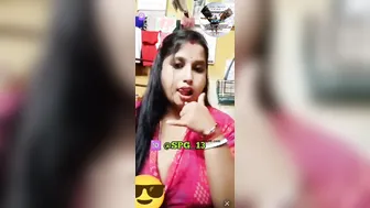 Indian Babe Getting Naked On Live Cam Playing With Her Curves