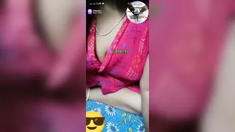 Indian Babe Getting Naked On Live Cam Playing With Her Curves