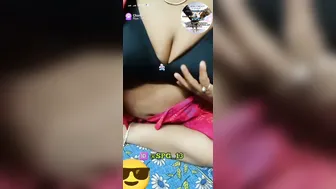 Indian Babe Getting Naked On Live Cam Playing With Her Curves