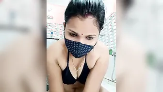 Naughty Married Aunty Stripping Down Exposing Body On Webcam