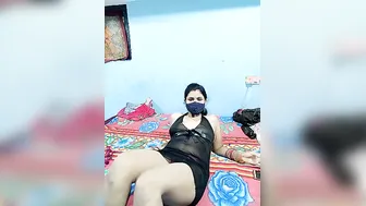Morning Show With Sexy Indian Aunty Exposing Her Tight Body