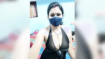 Morning Show With Sexy Indian Aunty Exposing Her Tight Body