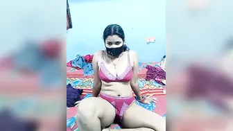 Married Aunty Exposing Herself Online Late Night Home Alone