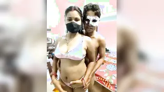 Indian Milf Aunty Teasing And Undressing In Afternoon Cam Show