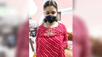 Indian Milf Aunty Teasing And Undressing In Afternoon Cam Show