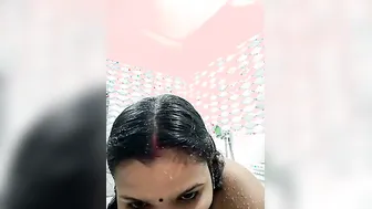 Desi Aunty Stripping Live On Cam Showing Her Thick Curves For Me