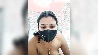 Desi Aunty Stripping Live On Cam Showing Her Thick Curves For Me