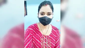 Desi Aunty Waking Up And Stripping Naked For Cam Viewers Live