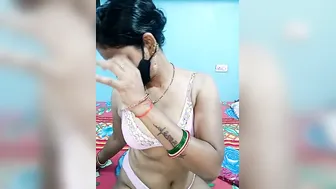 Desi Aunty Waking Up And Stripping Naked For Cam Viewers Live