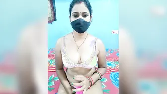 Desi Aunty Waking Up And Stripping Naked For Cam Viewers Live