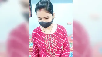 Desi Aunty Waking Up And Stripping Naked For Cam Viewers Live