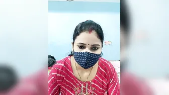Early Morning Strip Session With My Horny Indian Aunty Online