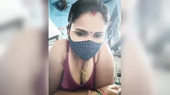 My Favorite Desi Aunty Performing Naked Early Morning On Her Phone
