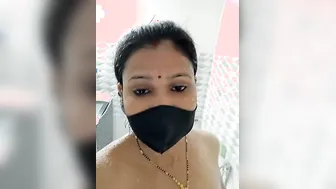 Hot Indian Aunty Removing Saree Slowly In Live Webcam Session