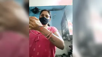 Horny Aunty Undressing On Webcam Revealing Sexy Body Parts