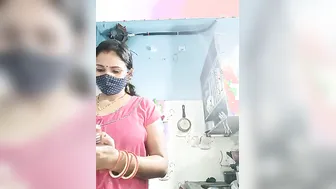 Horny Aunty Undressing On Webcam Revealing Sexy Body Parts