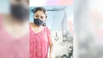 Horny Aunty Undressing On Webcam Revealing Sexy Body Parts