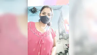 Horny Aunty Undressing On Webcam Revealing Sexy Body Parts