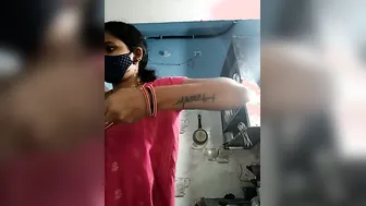 Horny Aunty Undressing On Webcam Revealing Sexy Body Parts