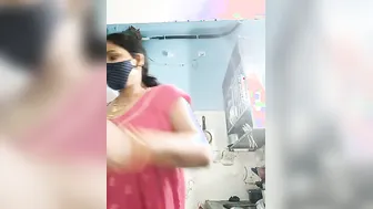 Horny Aunty Undressing On Webcam Revealing Sexy Body Parts