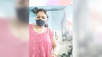 Horny Aunty Undressing On Webcam Revealing Sexy Body Parts