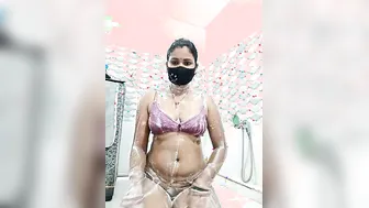 Hot Indian Aunty Undressing Live On Webcam For Viewers