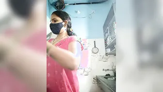 Bengali Aunty Touching Herself While Stripping On Webcam For Fans